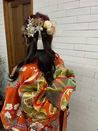 ロング ヘアアレンジ やすだ しおりのエステ・リラクイメージ