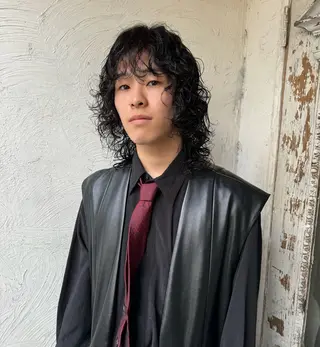 セミロング パーマ メンズ パーマ、髪質改善 カズマのヘアスタイル