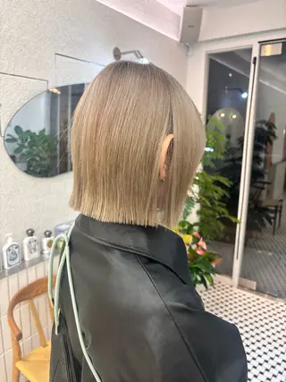 ショート 🧸ミルクティー／ ぷつっとボブ｜ミクのヘアスタイル