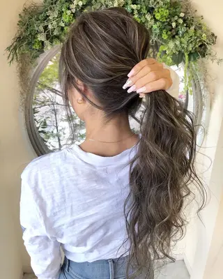 ロング カラー 上霜 菜月のヘアスタイル