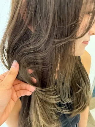 カラー 杏 華のヘアスタイル