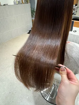 Ence 銀座所属・透明感カラー／ 縮毛矯正／まりなのヘアスタイル