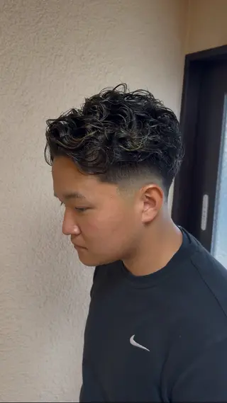 パーマ メンズ 坂梨 健斗のヘアスタイル