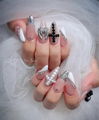 ネイル She   Nail所属・ISA_ BELLAのネイルデザイン