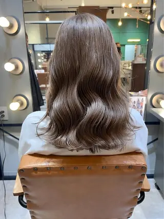 セミロング 💛艶感ハイトーン/ ブリーチ縮毛💛のヘアスタイル