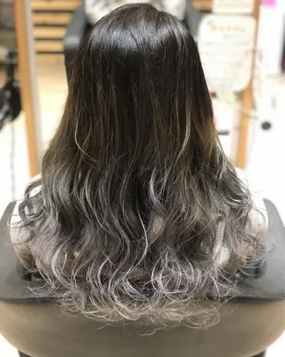 カラー 早川 真幸のヘアスタイル