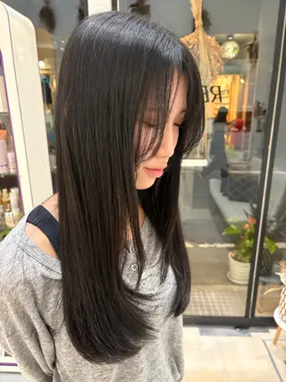 ロング R u i /透明感カラーのヘアスタイル