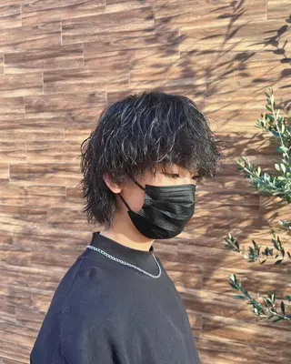 パーマ メンズ 三ノ宮フェザーパーマ 蕃本 啓利のヘアスタイル