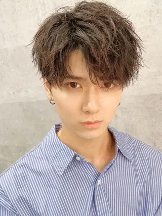 ショート カラー パーマ 上霜 菜月のヘアスタイル