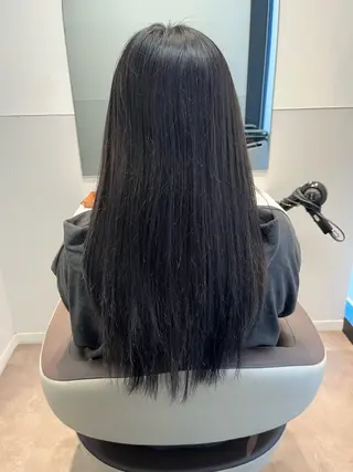 セミロング ブリーチ無し白髪ぼか し/艶髪/津嘉山のヘアスタイル