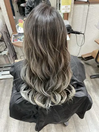 ロング カラー 磧本 祐里恵のヘアスタイル