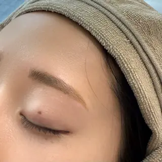 アイブロウ femme 當田 莉央のヘアスタイル