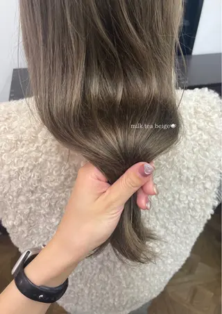 セミロング くすみベージュカラー 🪻HARUKAのヘアスタイル