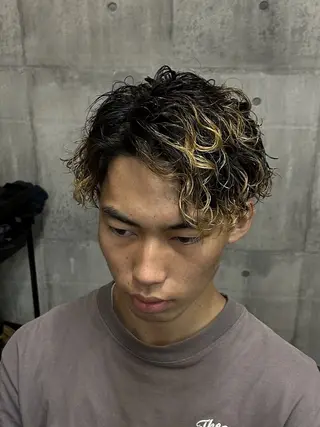 ショート パーマ メンズ 三谷 仁のヘアスタイル
