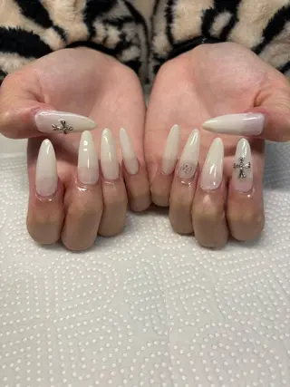 ネイル アステリ所属・猪俣 亜子のネイルデザイン