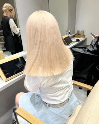 セミロング デザイン🥇複雑履歴 ハイトーン特化のヘアスタイル