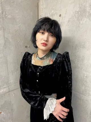 ミディアム 鈴木瑛里／ブロンド ベージュ／男女のヘアスタイル