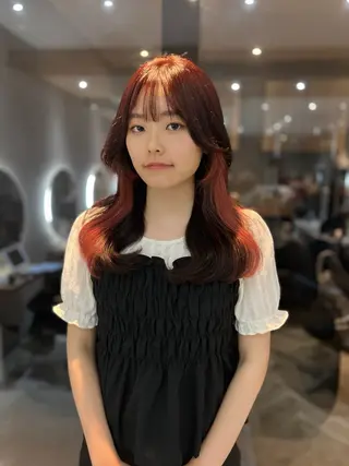 セミロング カラー 韓国🇰🇷レイヤー 映える顔周り🩷のヘアスタイル