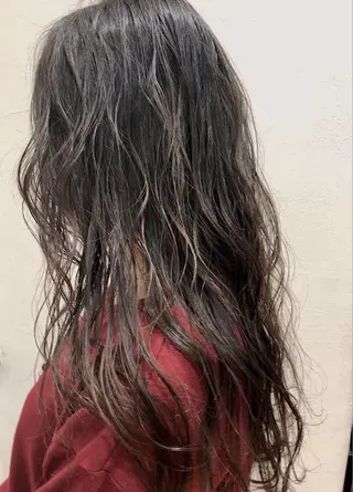 ミディアム カラー 360°キレイな ショートカットのヘアスタイル