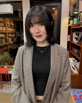 ミディアム カラー 松尾 伊純のヘアスタイル