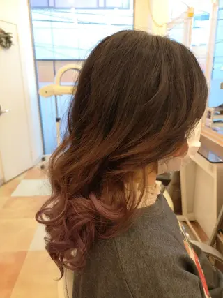 カラー セミロング イプス ビューティーのヘアスタイル