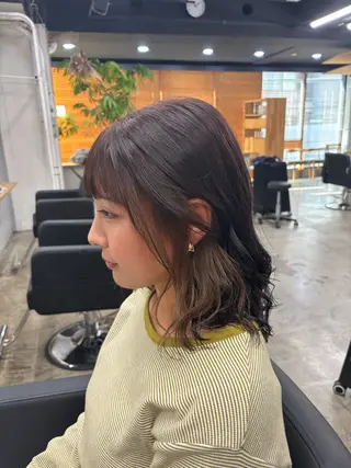 ミディアム カラー mono / Manatoのヘアスタイル