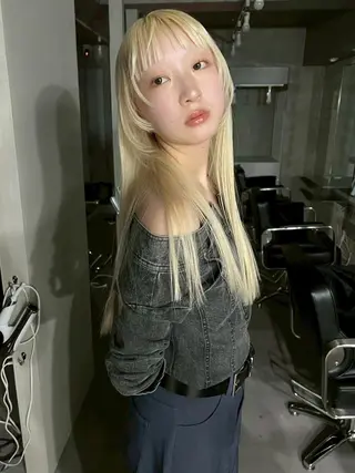 カラー 海外レイヤー/ ブロンドKazuhaのヘアスタイル