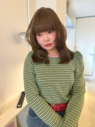 ミディアム カラー ユナ/ダブルカラー ベージュ ボブカットのヘアスタイル