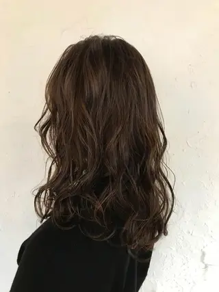 ロング カラー 伊藤 優希のヘアスタイル