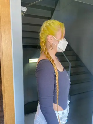 ロング カラー パーマ ヘアアレンジ 髪と音処　マトぺ所属・デザインカラー/ボブ ブリーチカラー/ユリのヘアスタイル