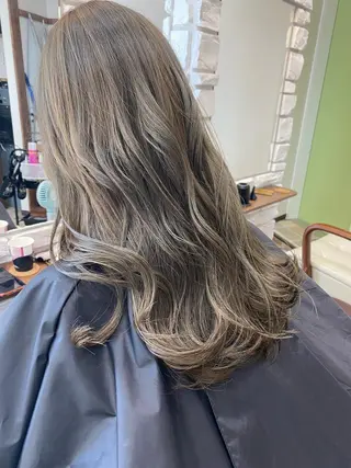 ロング 髪質改善カラー× 美髪ストレート前出のヘアスタイル