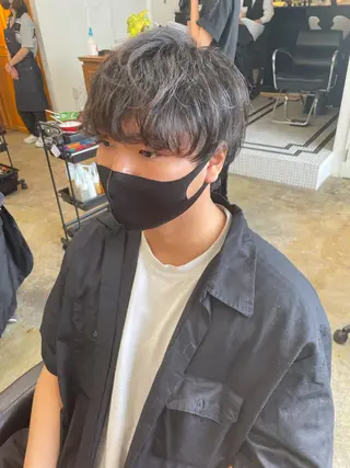 ミディアム メンズ MIOベージュカラー 柔らかいカラーのヘアスタイル