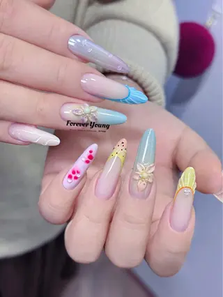 ネイル Nail salon  recess池袋所属・惠 美奈のネイルデザイン