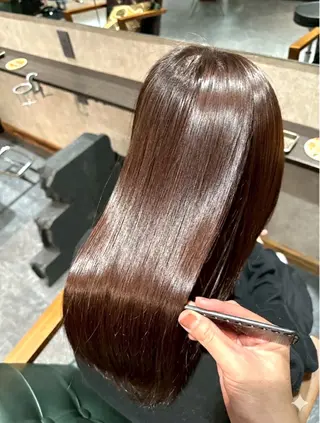 セミロング ravens デザインカラーのヘアスタイル