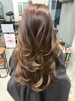 ロング maya レイヤーカットのヘアスタイル