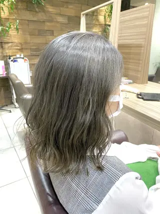 ミディアム カラー 川越 輝梨奈のヘアスタイル