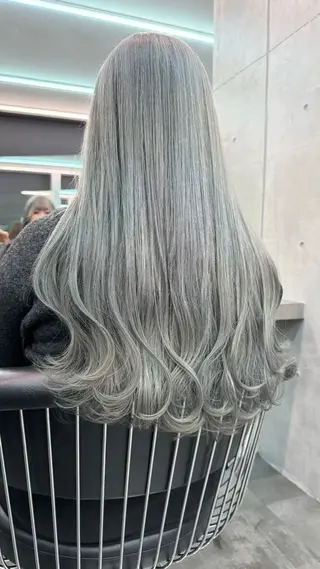 ロング カラー LoiLo所属・福岡 舞のヘアスタイル