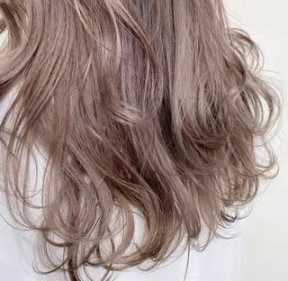 ロング 髪質改善カラー× 美髪ストレート前出のヘアスタイル