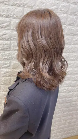 ミディアム カラー 福森 みずきのヘアスタイル