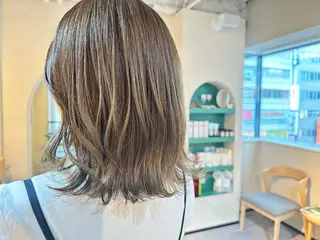 ミディアム カラー 【Uneユヌ】菊地 春那のヘアスタイル