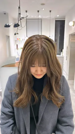 セミロング カラー オリーブベージュ/ ブリーチなし透明感のヘアスタイル