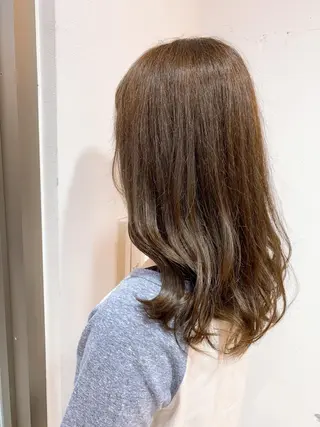 セミロング カラー 白髪ぼかしハイライト 柳川拓哉のヘアスタイル