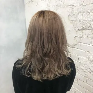 セミロング カラー 艶ハイトーン👑♡ NATSUKIのヘアスタイル