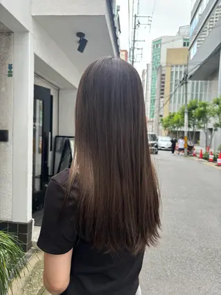 ロング カラー 山下 歩華のヘアスタイル