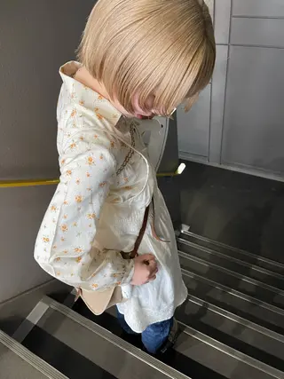 ショート カラー pole/apartment所属・💓パーマ，💗 レイヤーカットのヘアスタイル