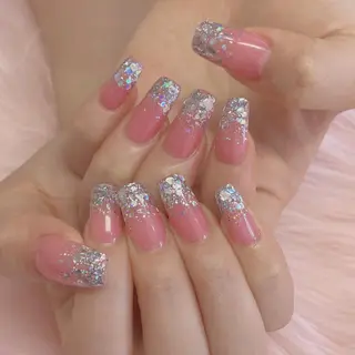 ミディアム ネイル nailsalon 220momokaのネイルデザイン