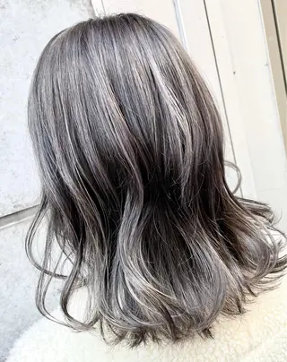 ミディアム カラー ヘアアレンジ MiU所属・韓国×髪質改善×美髪 縮毛矯正×レイヤーのヘアスタイル