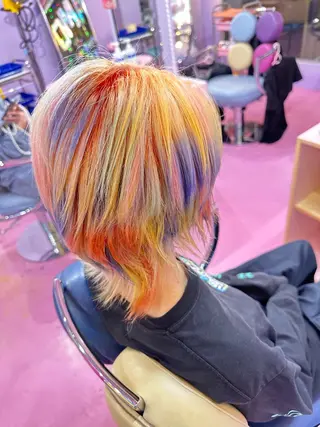 ショート Hair salon TOMMY所属・♮やっしー♮ 🌈派手髪🌈のヘアスタイル