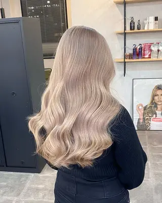 ロング カラー ヘアアレンジ i'll 髪質改善 淀屋橋 大阪【イル】所属・エクステ/ブリーチ tasukuのヘアスタイル