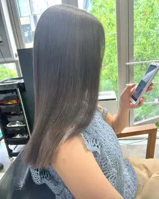 セミロング カラー GiseL アンリのヘアスタイル